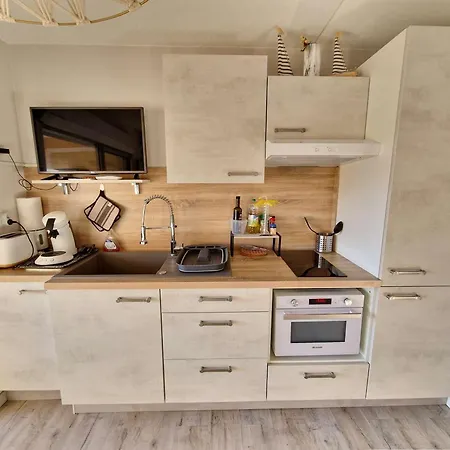 2 Pieces Avec Terrasse Et Parking - Fr-1-387-218 * مارسيلان