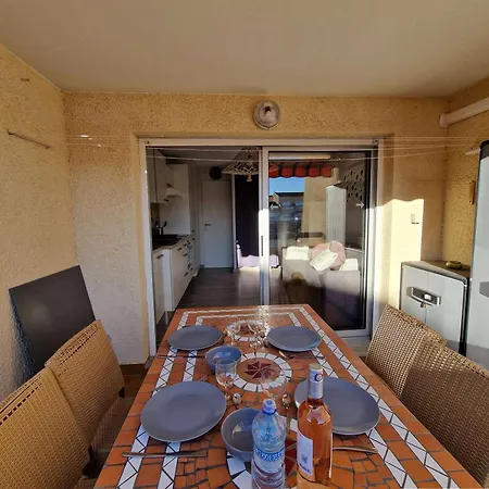 Appartement 2 Pieces Avec Terrasse Et Parking - Fr-1-387-218 *